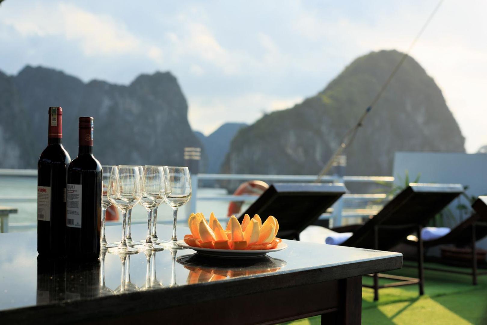 Cozy Bay Classic Cruise Ha Long Eksteriør billede