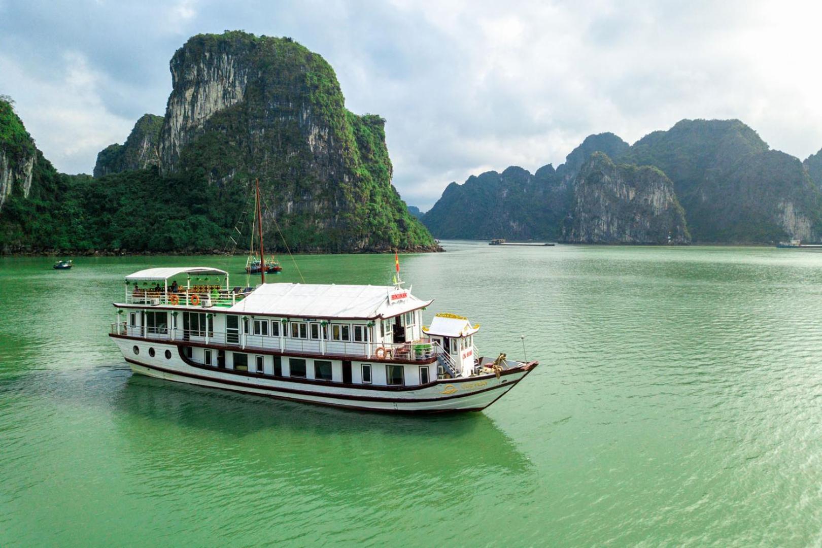 Cozy Bay Classic Cruise Ha Long Eksteriør billede
