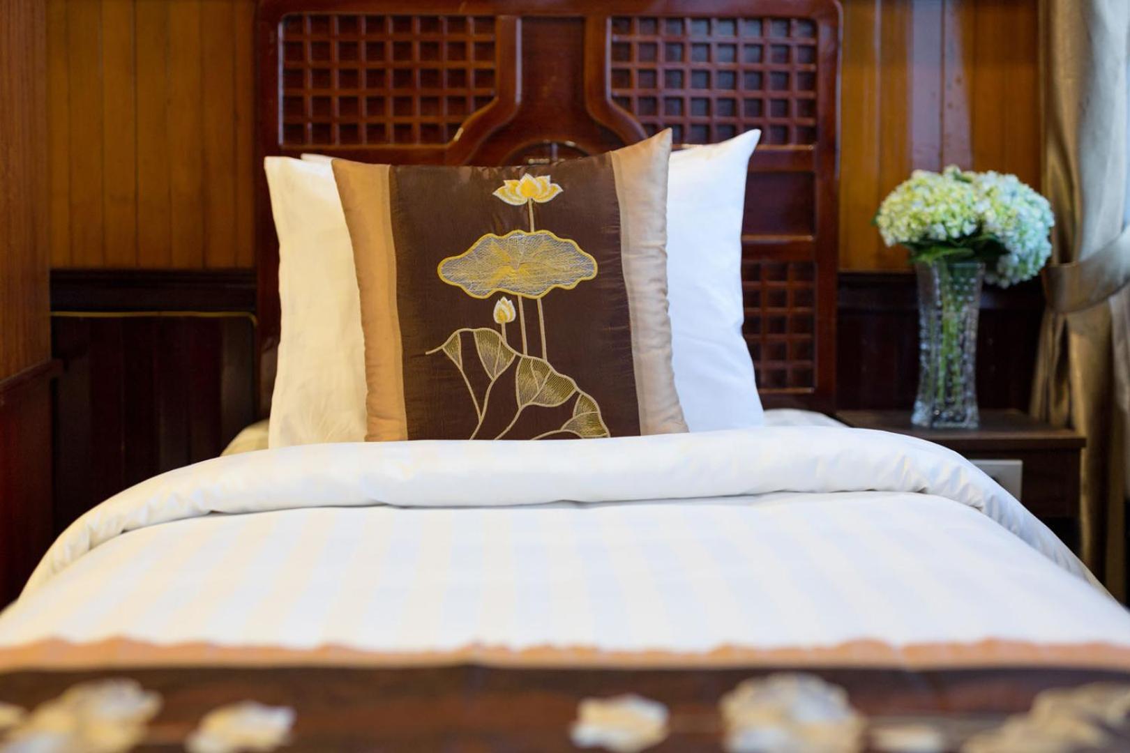 Cozy Bay Classic Cruise Ha Long Eksteriør billede