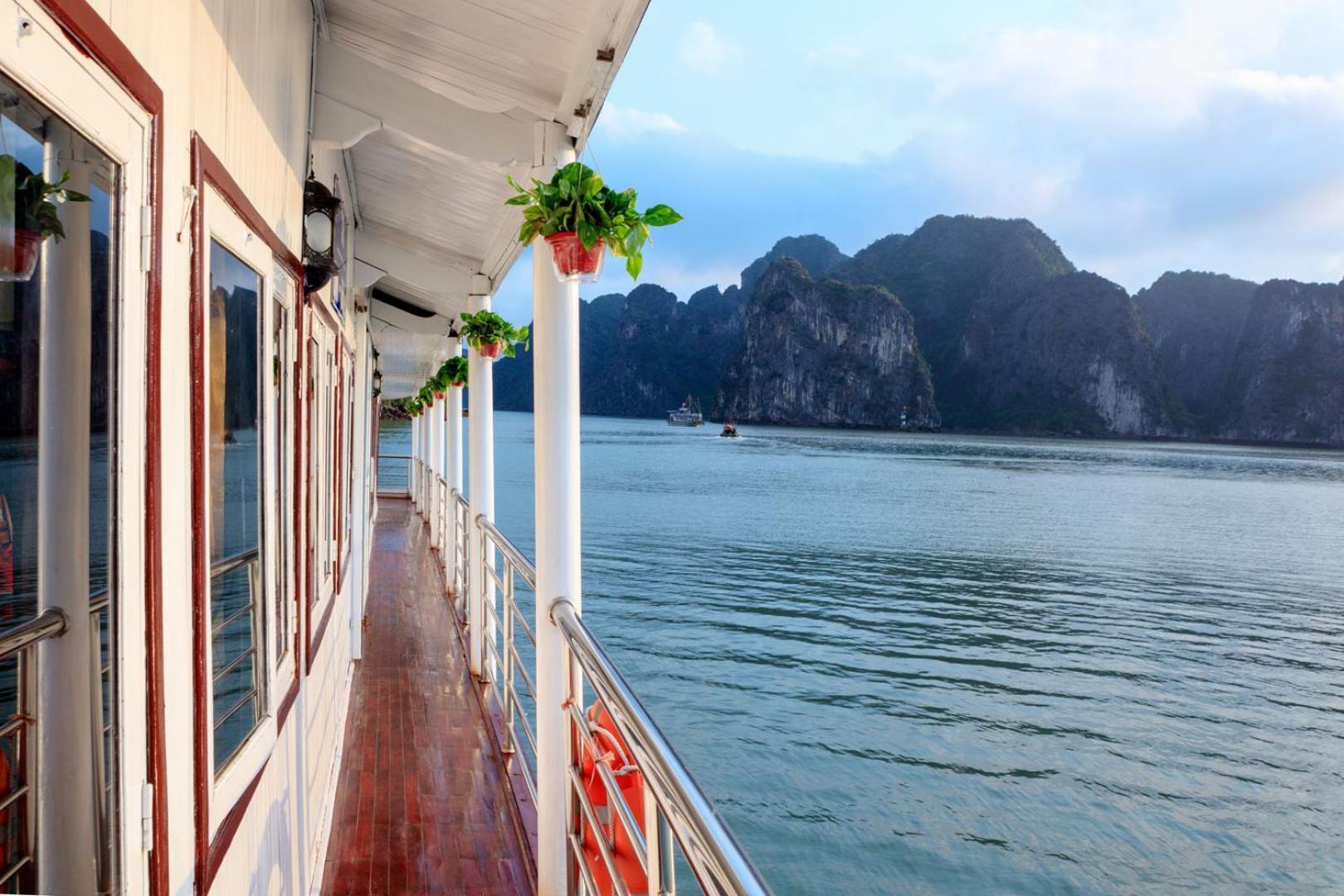 Cozy Bay Classic Cruise Ha Long Eksteriør billede