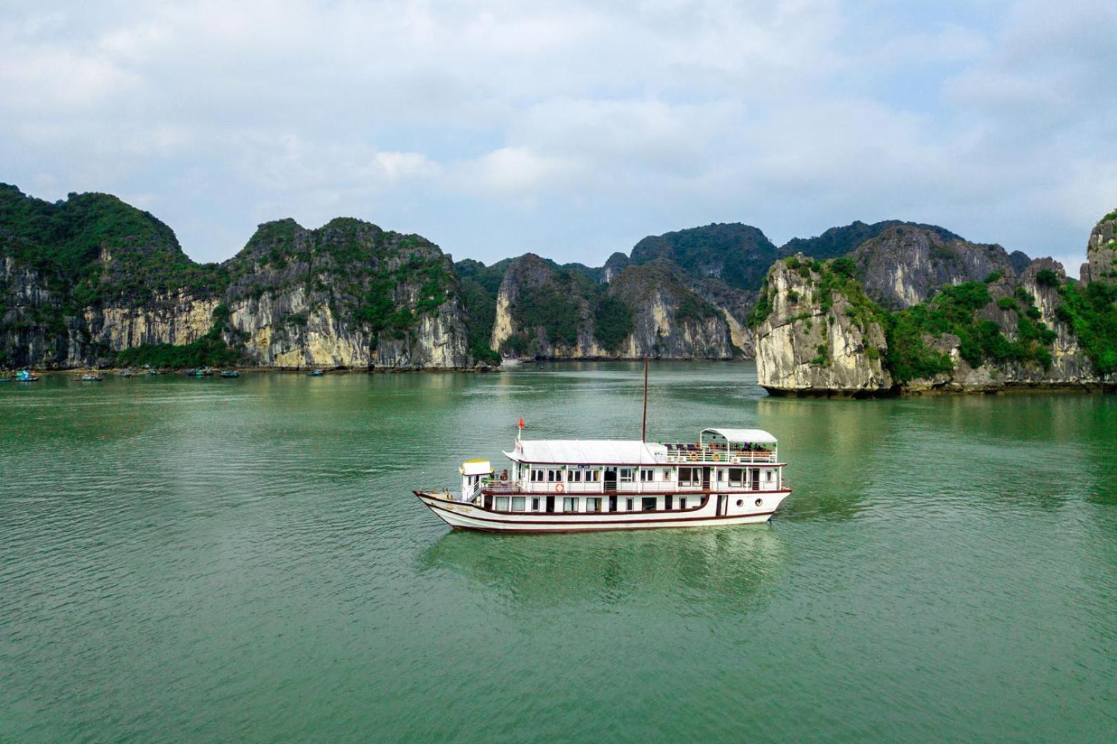 Cozy Bay Classic Cruise Ha Long Eksteriør billede