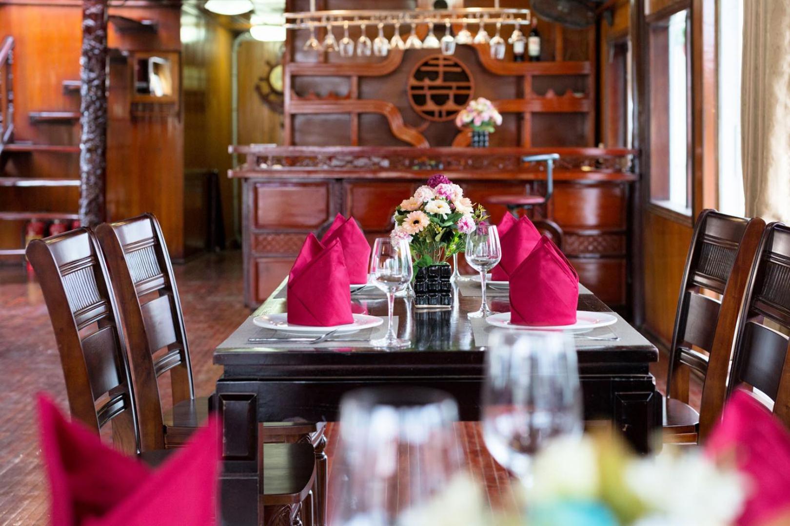 Cozy Bay Classic Cruise Ha Long Eksteriør billede
