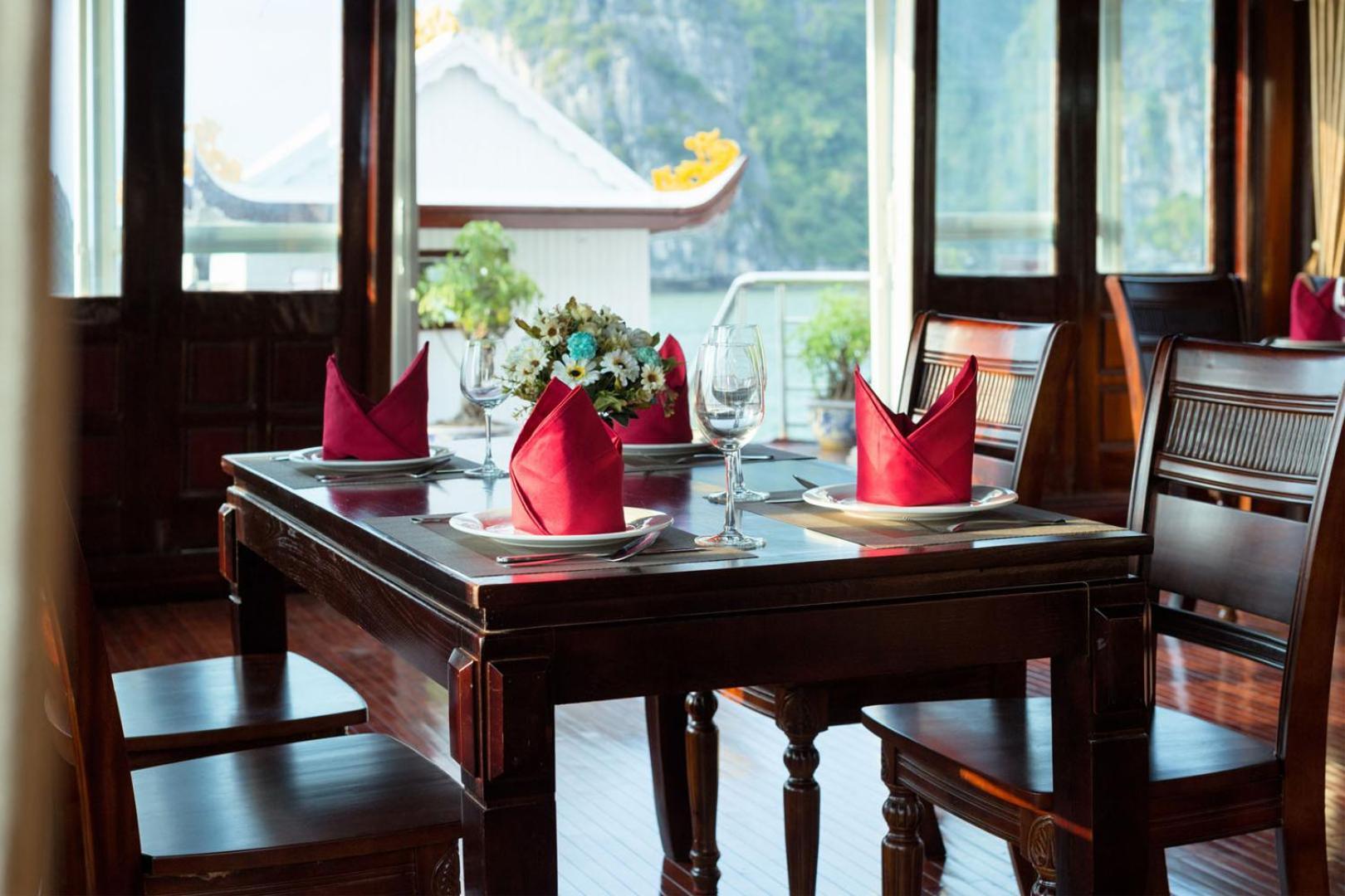 Cozy Bay Classic Cruise Ha Long Eksteriør billede