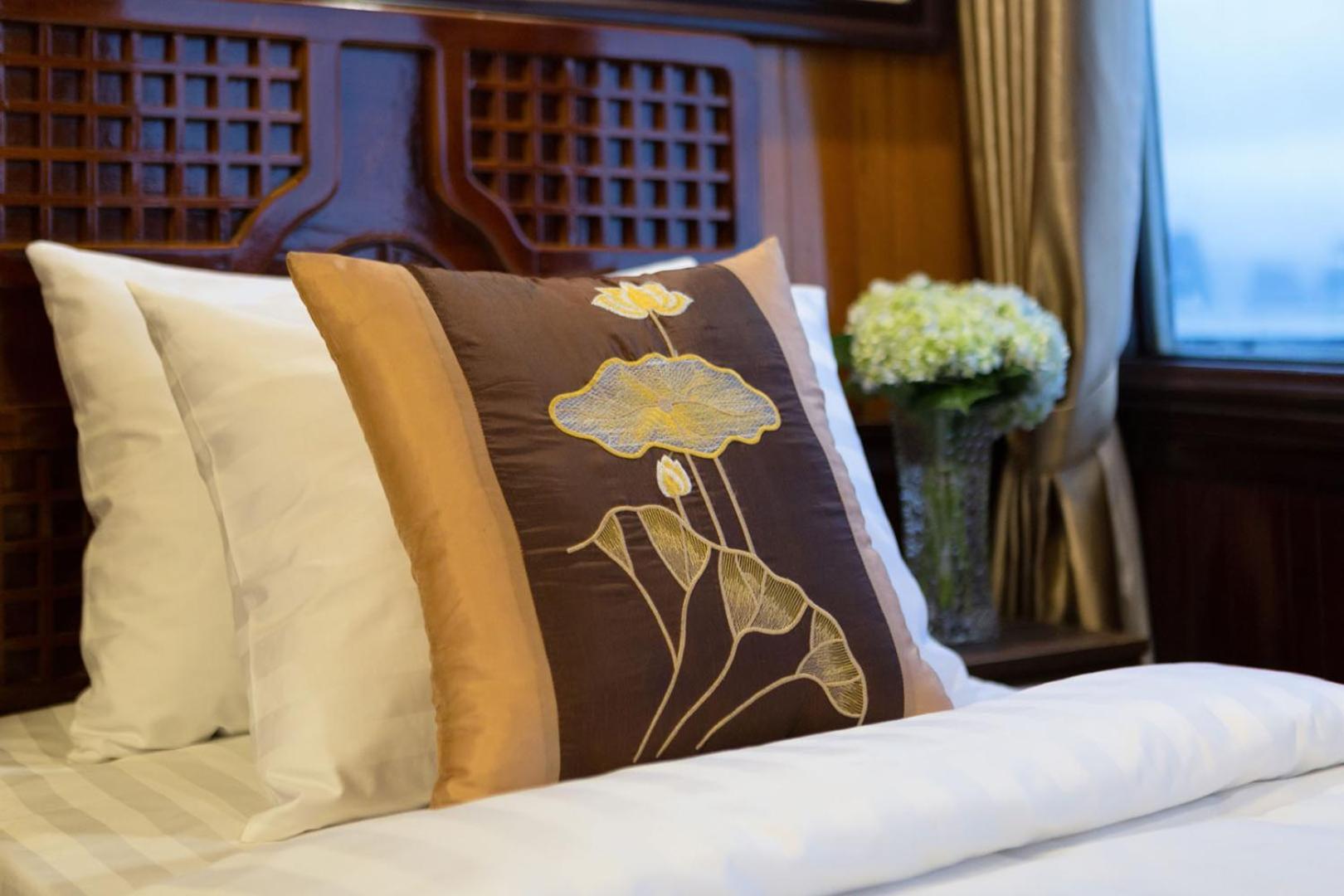 Cozy Bay Classic Cruise Ha Long Eksteriør billede