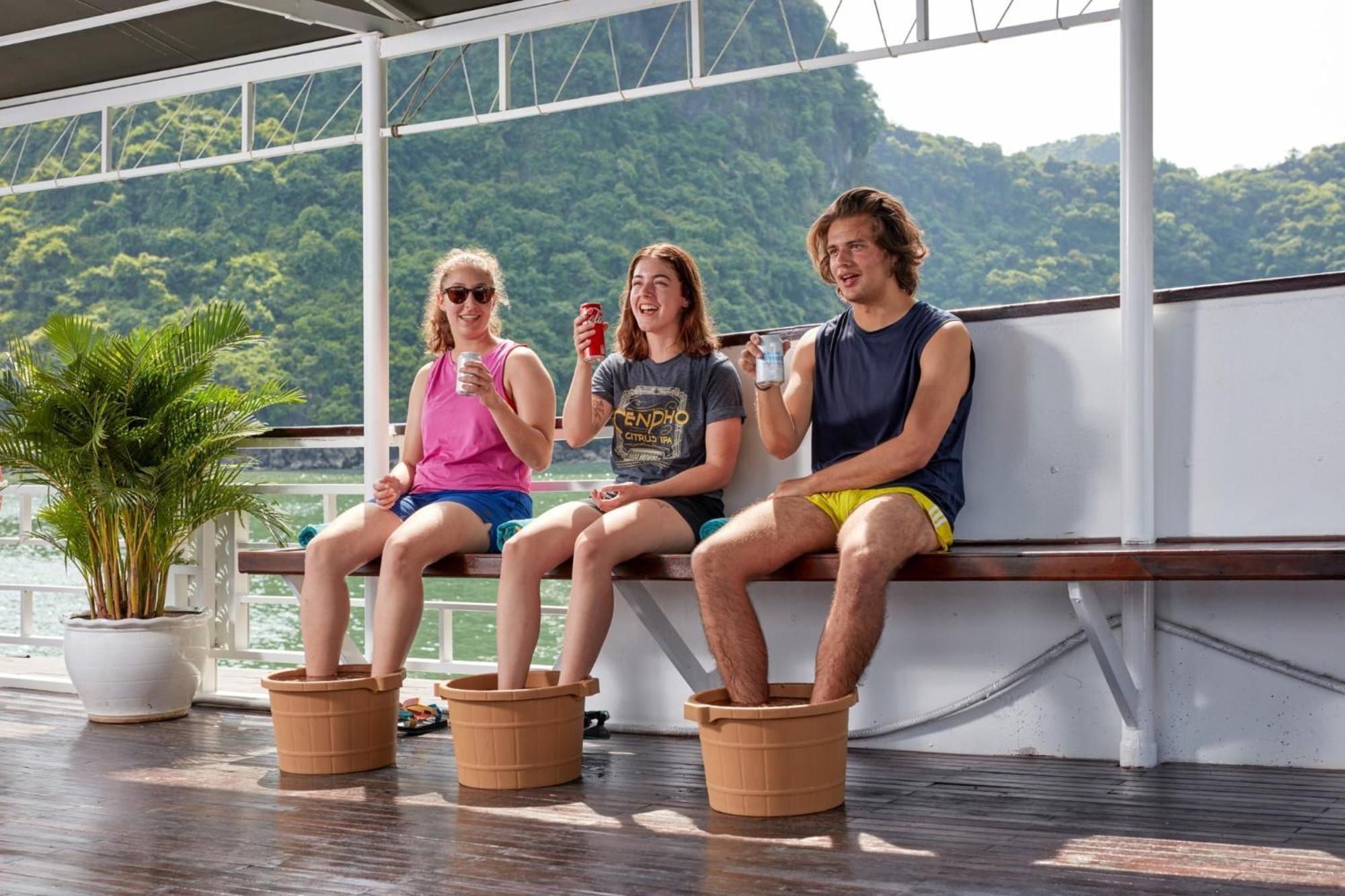 Cozy Bay Classic Cruise Ha Long Eksteriør billede